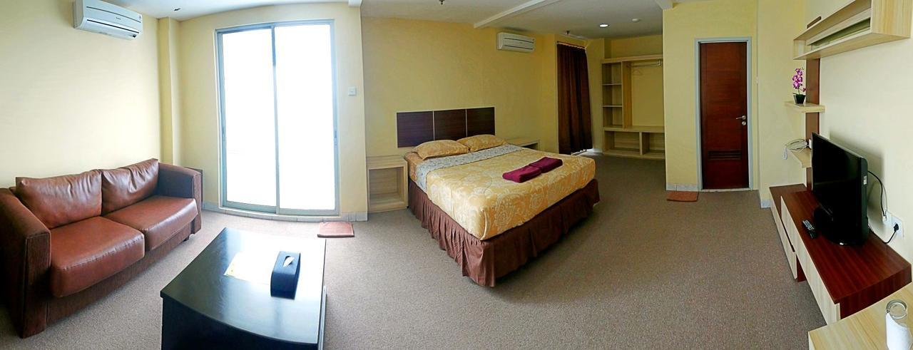 Hotel Golden Sky Pluit Jakarta Exteriör bild