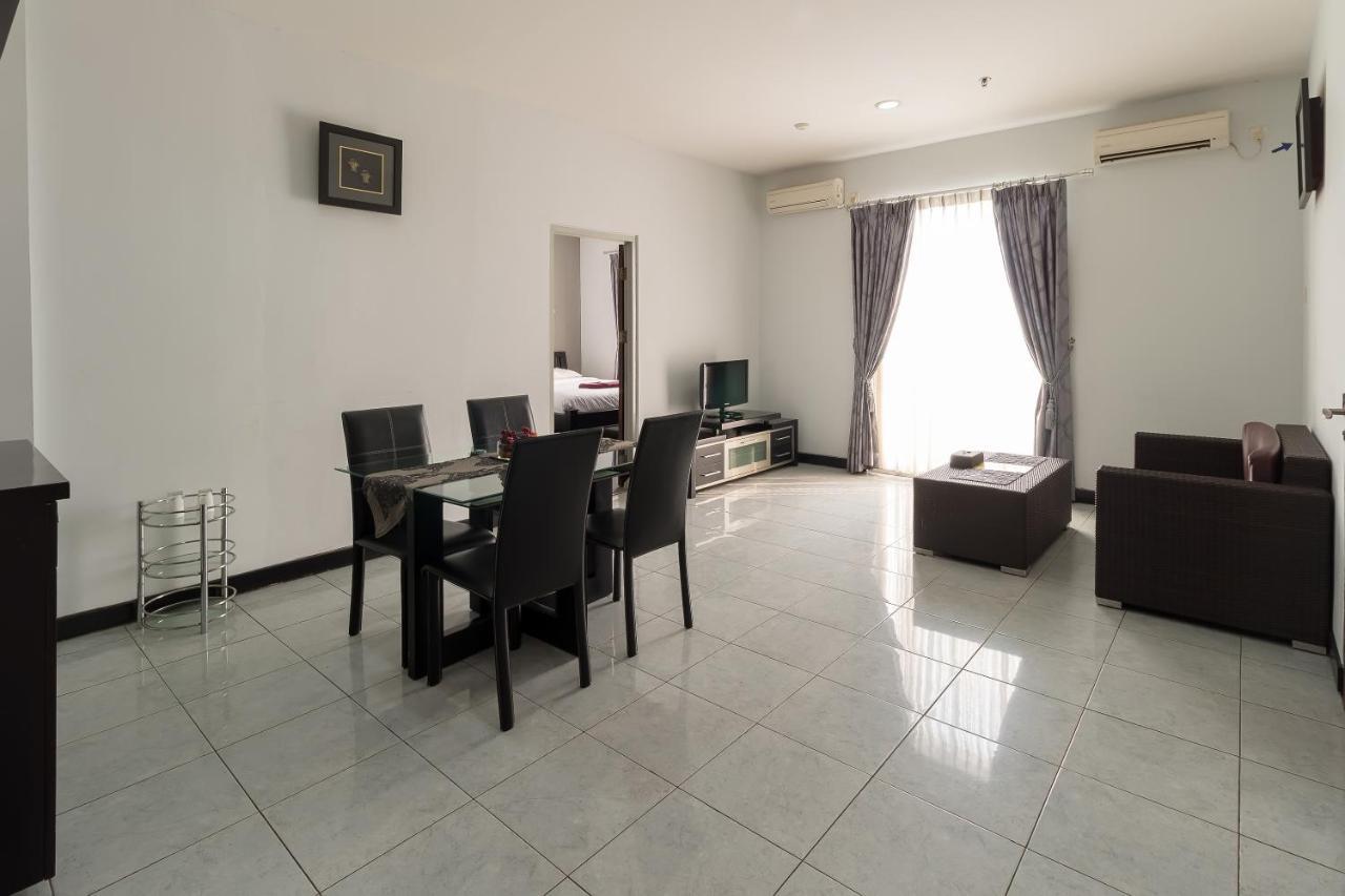 Hotel Golden Sky Pluit Jakarta Exteriör bild