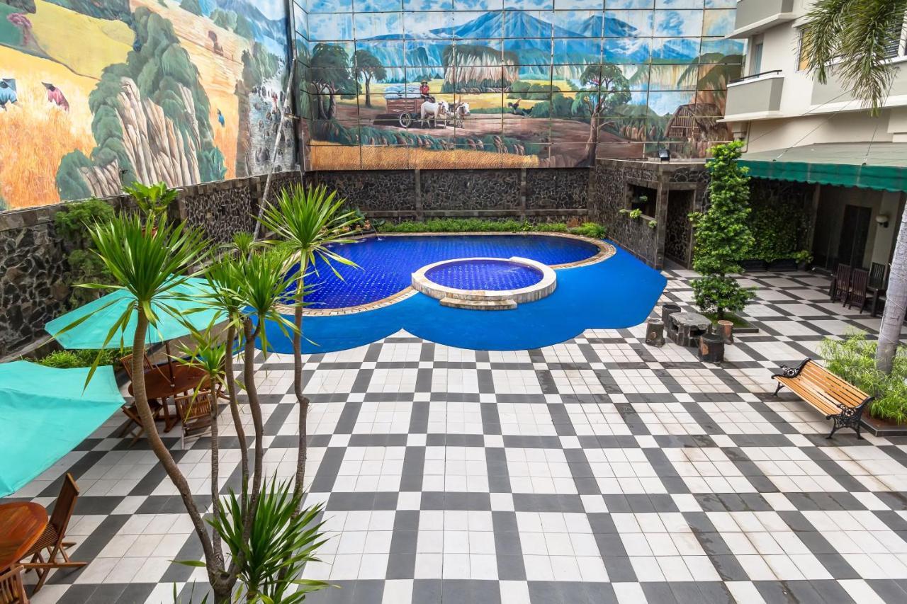 Hotel Golden Sky Pluit Jakarta Exteriör bild