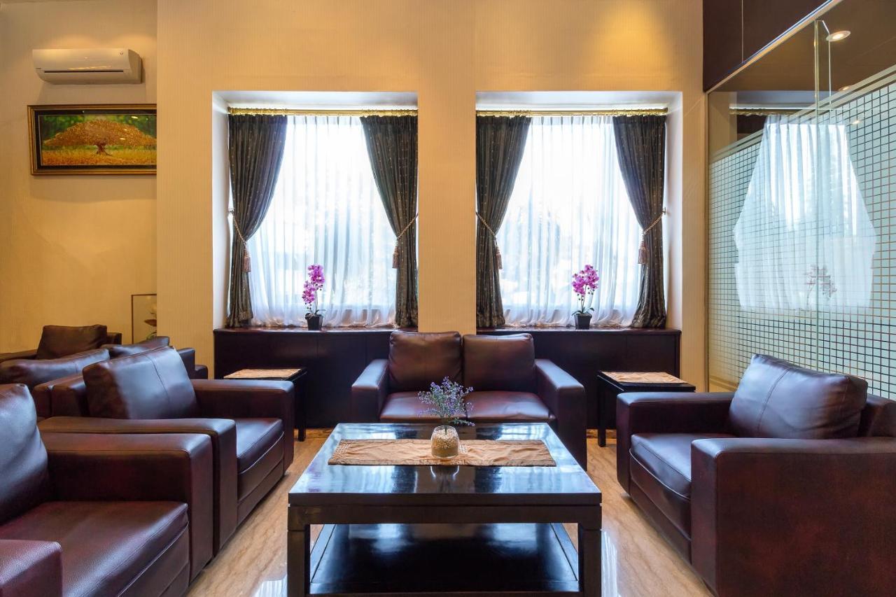 Hotel Golden Sky Pluit Jakarta Exteriör bild