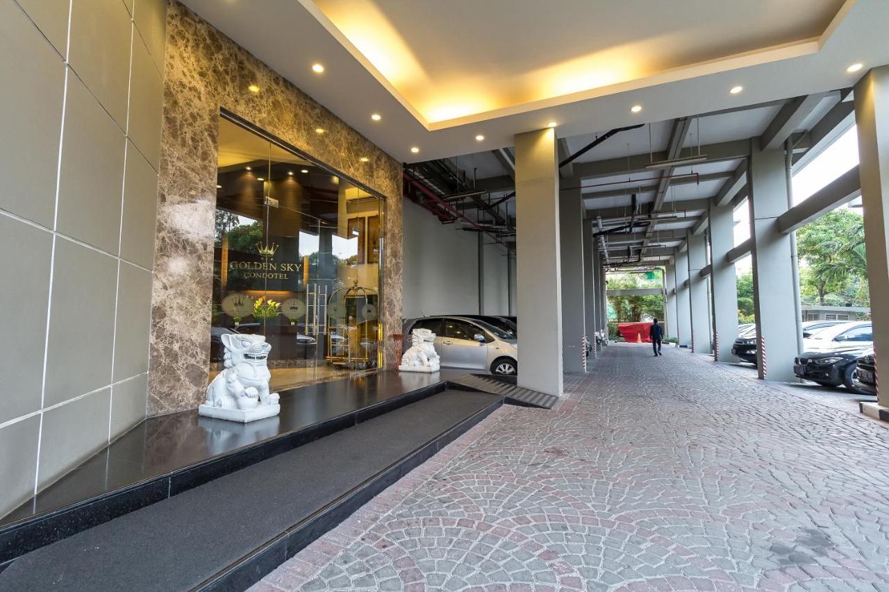 Hotel Golden Sky Pluit Jakarta Exteriör bild
